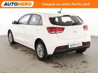 Usado Kia Rio 84 CV (61 kW) 2023 Blanco Utilitario