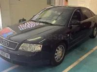 Usado Audi A6 150 CV (110 kW) 1999 Azul Berlina