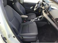 Usado Toyota Yaris Hybrid Business Edition 115 CV (84 kW) 2022 Blanco