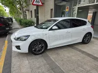 Usado Ford Focus ST-Line 125 CV (91 kW) 2016 Blanco Berlina