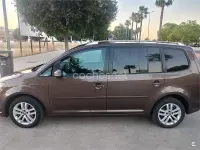 Usado VW Touran Advance 140 CV (102 kW) 2011 Marrón Monovolumen