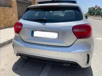 Usado Mercedes A180 AMG line 109 CV (80 kW) 2015 Gris / plata Utilitario