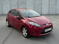 Usado Ford Fiesta Trend 82 CV (60 kW) 2010 Granate Berlina