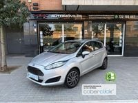Usado Ford Fiesta Trend 82 CV (60 kW) 2015 Gris / plata Berlina