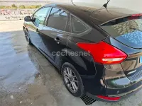 Usado Ford Focus Trend 125 CV (91 kW) 2016 Negro Berlina