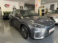 Usado Lexus LBX 136 CV (100 kW) 2025 Gris / plata SUV