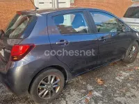 Usado Toyota Yaris Active 90 CV (66 kW) 2015 Gris / plata Utilitario