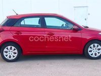 Usado Hyundai i20 84 CV (61 kW) 2015 Rojo Berlina