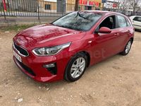 Usado Kia Ceed 120 CV (88 kW) 2019 Granate Utilitario