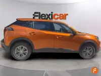 Usado Peugeot 2008 Active 100 CV (73 kW) 2023 Naranja SUV
