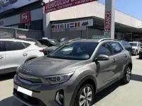 Usado Kia Stonic 120 CV (88 kW) 2023 Gris SUV