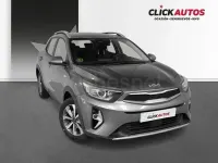 Usado Kia Stonic 100 CV (73 kW) 2025 Gris / plata SUV