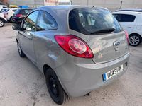 Usado Ford Ka 69 CV (50 kW) 2014 Gris / plata Berlina