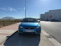 Usado Ford Focus Ghia 109 CV (80 kW) 2005 Azul Berlina