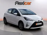 Usado Toyota Yaris Active 100 CV (73 kW) 2020 Blanco