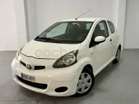 Usado Toyota Aygo Live 68 CV (50 kW) 2011 Blanco Utilitario