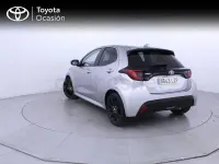 Usado Toyota Yaris Hybrid Style 116 CV (85 kW) 2022 Gris / plata Berlina