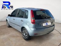 Usado Ford Fiesta Trend 90 CV (66 kW) 2005 Azul Utilitario