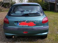 Usado Peugeot 206 70 CV (51 kW) 2000 Verde Berlina