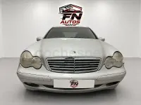 Usado Mercedes C220 Classic 125 CV (91 kW) 2000 Gris / plata Berlina