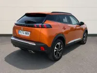 Usado Peugeot 2008 Allure 131 CV (96 kW) 2021 Naranja SUV