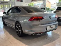 Usado VW Passat R-line 150 CV (110 kW) 2022 Gris / plata Familiar
