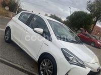 Usado Toyota Yaris Hybrid Active 100 CV (73 kW) 2017 Blanco Berlina
