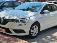 Usado Renault Mégane II Life 115 CV (84 kW) 2021 Blanco Berlina