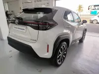 Käytetty Toyota Yaris Hybrid Connect Style 116 HP (85 kW) 2022 Valkoinen