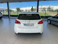 Usado Peugeot 308 Active 130 CV (95 kW) 2021 Blanco Berlina
