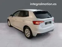 Usado Skoda Fabia Selection 95 CV (69 kW) 2025 Gris Utilitario