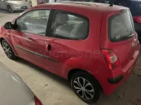 Usado Renault Twingo Authentique 75 CV (55 kW) 2009 Rojo Utilitario