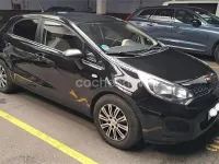 Usado Kia Rio 85 CV (62 kW) 2013 Negro Berlina