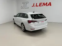 Usado Skoda Octavia Ambition 115 CV (84 kW) 2021 Blanco Familiar