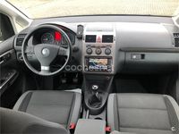 Usado VW Touran 140 CV (102 kW) 2009 Gris / plata Monovolumen