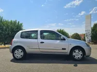 Usado Renault Clio II 60 CV (44 kW) 2006 Gris / plata Berlina