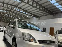 Begagnad Ford Fiesta Futura 68 HK (50 kW) 2009 Grå Sedan