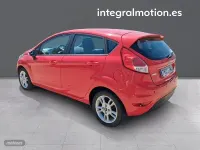 Usado Ford Fiesta Trend 100 CV (73 kW) 2016 Rojo Berlina