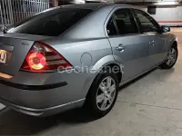 Usado Ford Mondeo Trend 130 CV (95 kW) 2005 Gris / plata Berlina