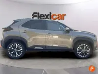 Usado Toyota Yaris Cross Style 116 CV (85 kW) 2022 Gris SUV