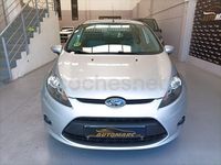 Usado Ford Fiesta Trend 90 CV (66 kW) 2010 Gris / plata Utilitario