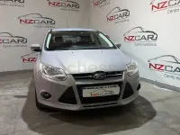 Usado Ford Focus Trend 100 CV (73 kW) 2013 Gris / plata Berlina