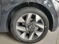 Usado Hyundai i10 79 CV (58 kW) 2025 Gris Utilitario