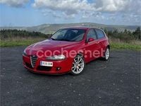 Usado Alfa Romeo 147 Distinctive 105 CV (77 kW) 2004 Rojo Utilitario