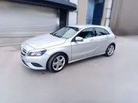 Usado Mercedes A180 Style 109 CV (80 kW) 2013 Gris / plata Berlina