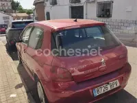 Usado Peugeot 307 110 CV (80 kW) 2001 Rojo Utilitario