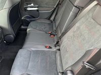 Usado Mercedes GLB200 150 CV (110 kW) 2025 Gris / plata SUV