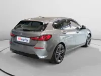 Usado BMW 118 Comfort Edition 136 CV (100 kW) 2022 Gris / plata Utilitario