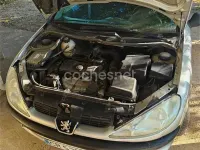 Usado Peugeot 206 75 CV (55 kW) 2000 Gris / plata Berlina