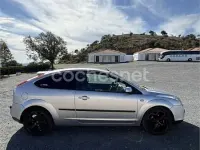 Usado Ford Focus Trend 109 CV (80 kW) 2005 Gris / plata Berlina